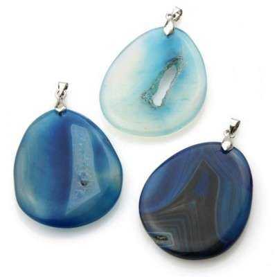 Pendentif en Agate bleu avec cristallisation - 1